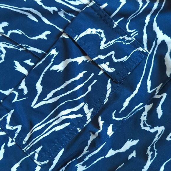 Athleta Vienna Voyage Navy Patterned Lightweight Straight Vacation Cargo Pants - Picture 4 of 5